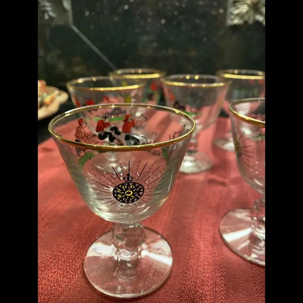 🎩✨Vintage 7 Small Wine Glasses With Gold Banding And Colorful Japanese Motif